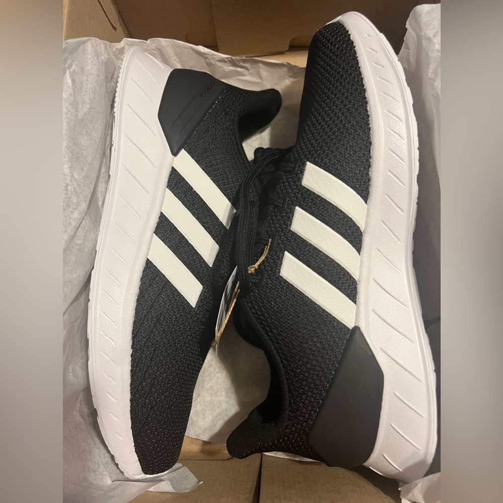 NWT Men’s Adidas Questar Flow NXT